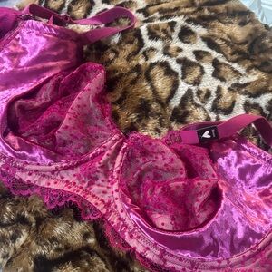 Victoria's Secret Fuchsia Satin Lace Bra demi angels push up with out padding